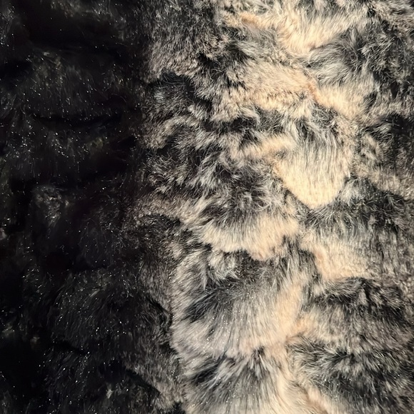 Sweater. Belldini faux fur. Black ombré - Picture 4 of 10